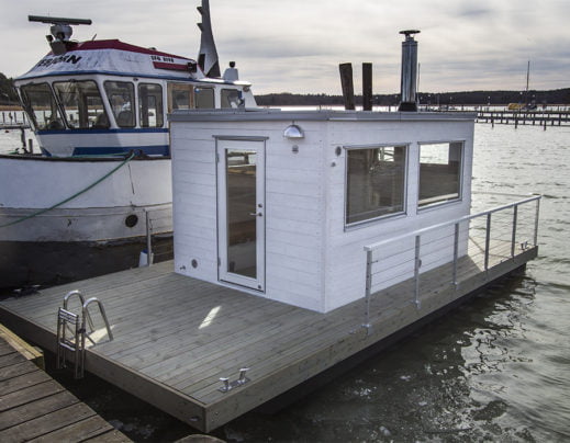 Delivery of sauna boat Frank to Trosa harbour