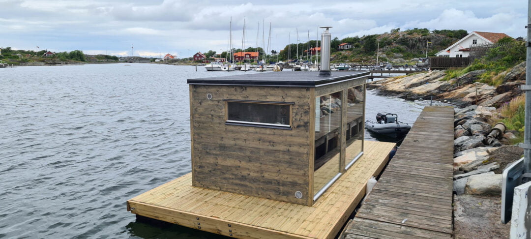 Sauna-Floß „Frank XL“ von Marinbastun