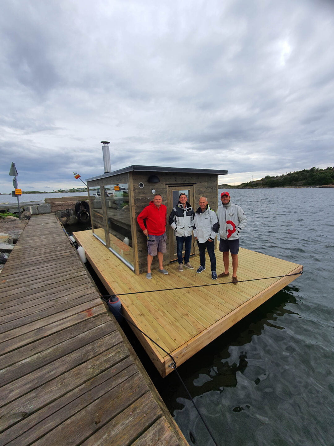 Sauna-Floß „Frank XL“ von Marinbastun