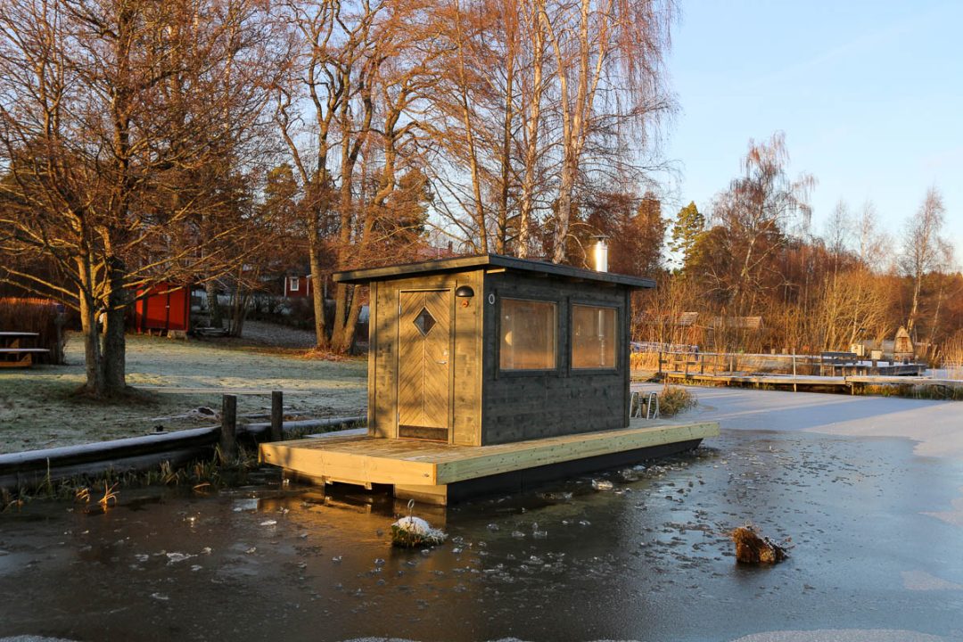 Das Saunaboot „Svea“ von Marinbastun