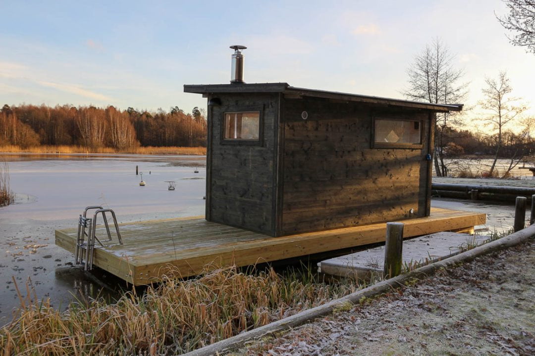 Saunaboot Svea mit holzbeheiztem Ofen