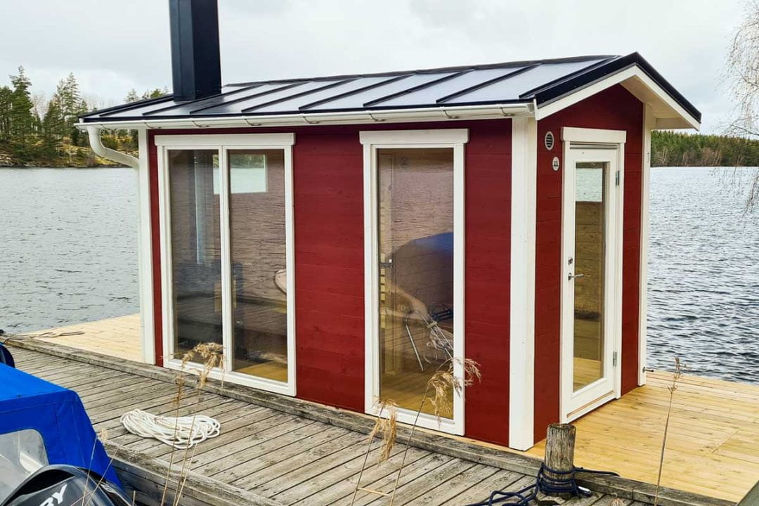 Schwimmende Sauna von Marinbastun