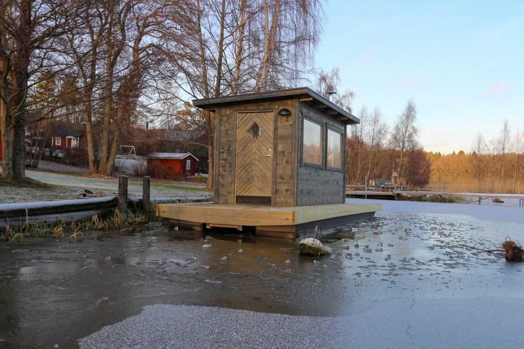 Schwimmende Sauna von Marinbastun
