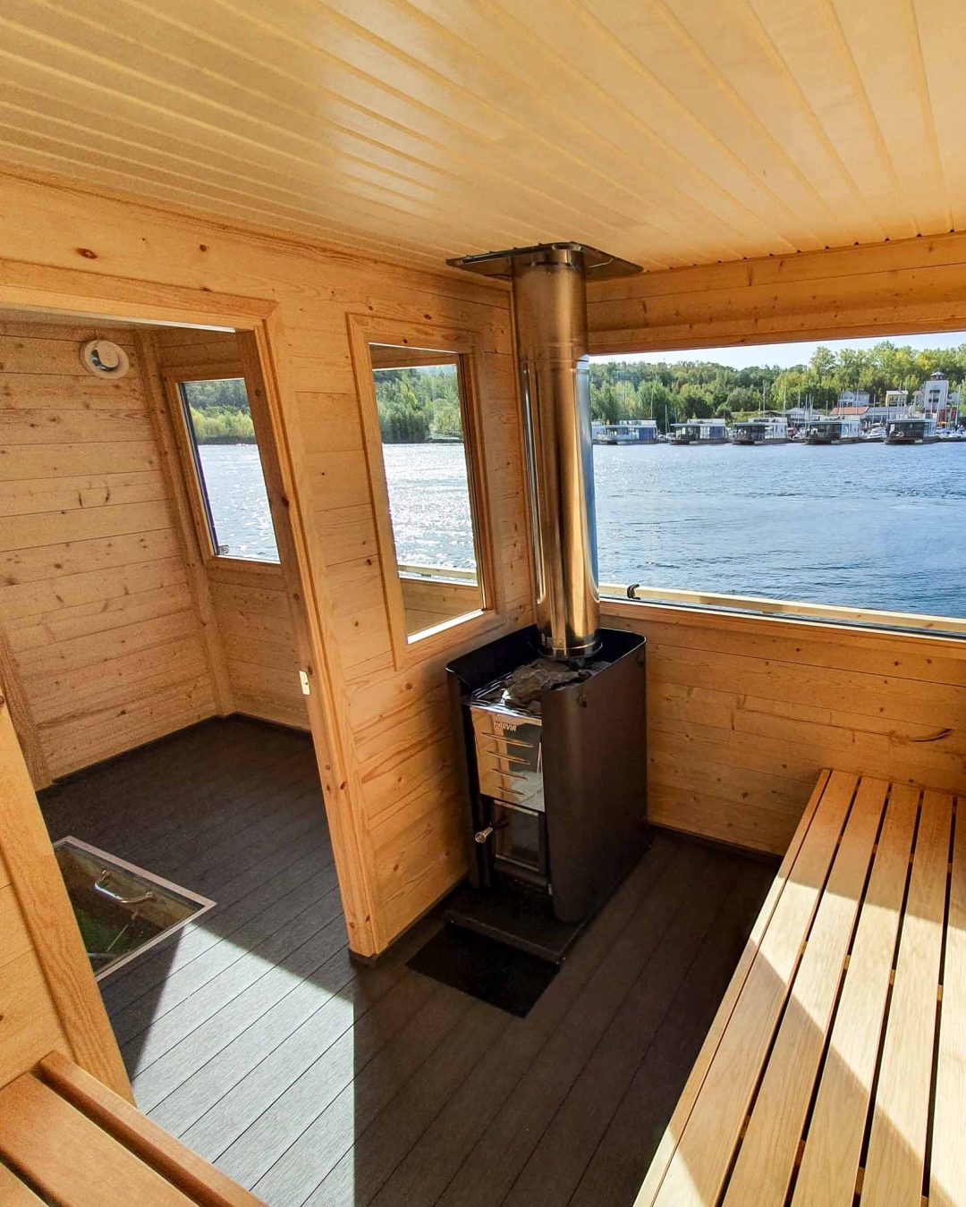 Wood-fired sauna raft Wood-fired sauna raft