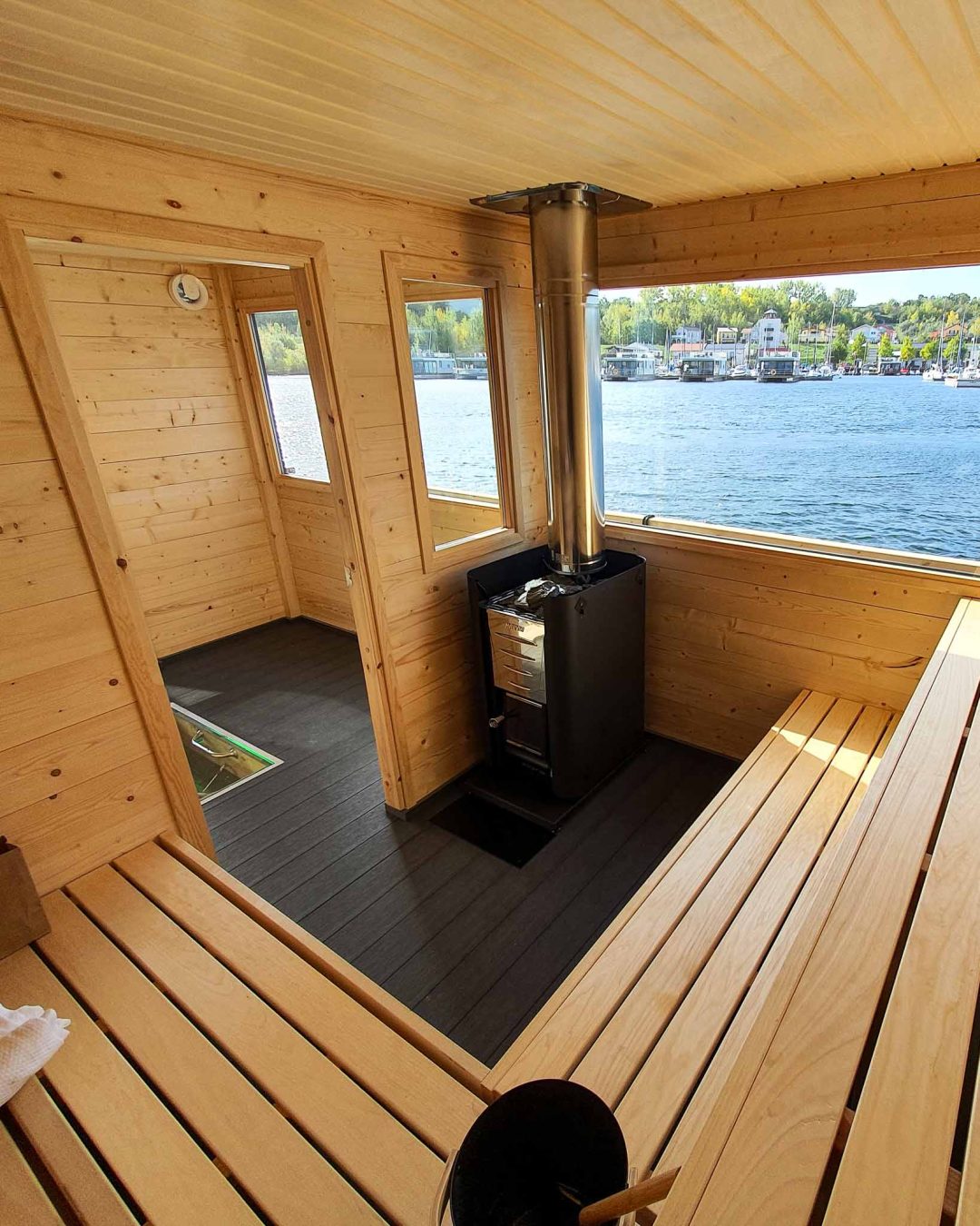 Wood-fired sauna raft Wood-fired sauna raft