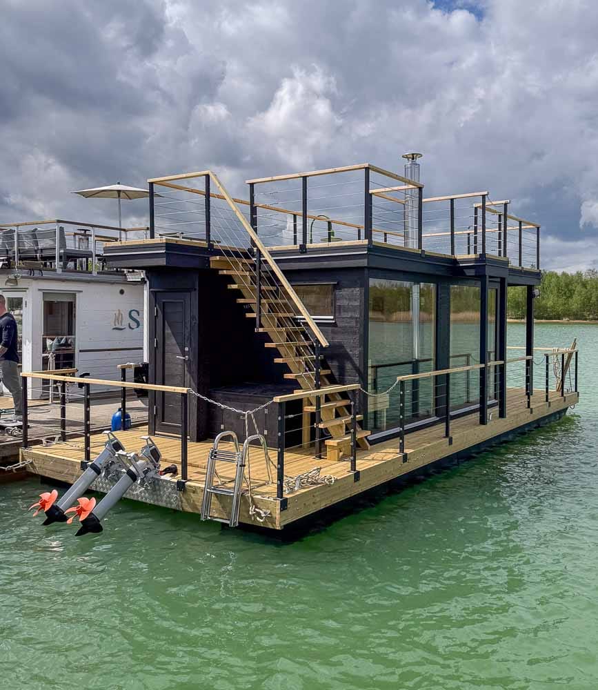CE-marked sauna boat with rooftop terrace from Marinbastun – Sweden's only CE-certified manufacturer