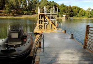 Bastuflotten Frank ligger fint vid bryggan