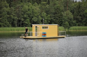 En badstueflåte malt gul på utsiden